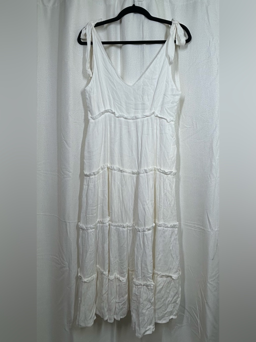 Illa Illa Tiered White Dress V-neck Size Medium Ties Tank